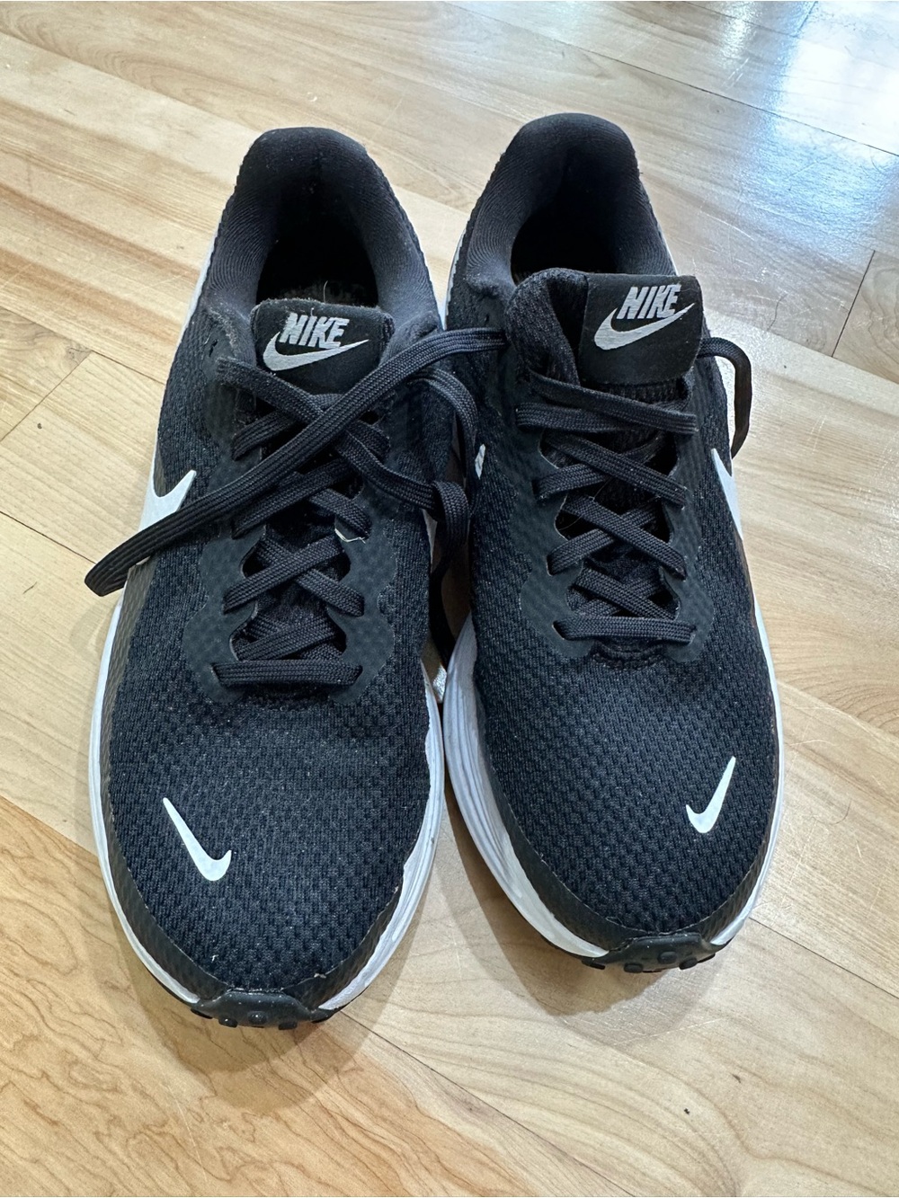 Nike Revolution 8 women’s running shoes
